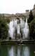 Fontaine aux multiples bassins et jets d'eau / Italie, Tivoli