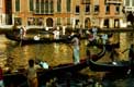 Promenades en Gondoles sur le canal / Italie, Venise