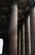 Longues colonnes striées du temple